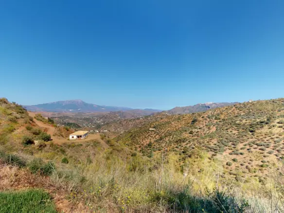 4-bedroom Villa In Colmenar, Spain (155 M²)