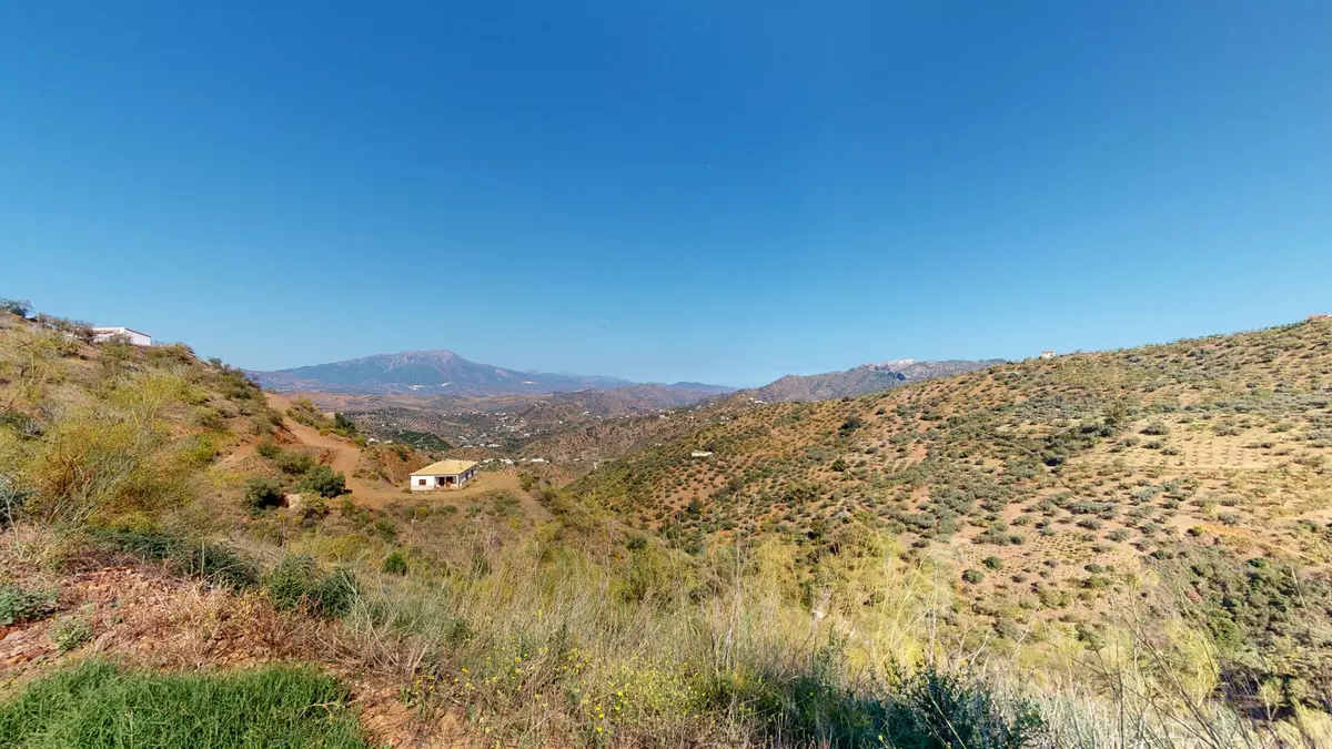 4-bedroom Villa In Colmenar, Spain (155 M²)