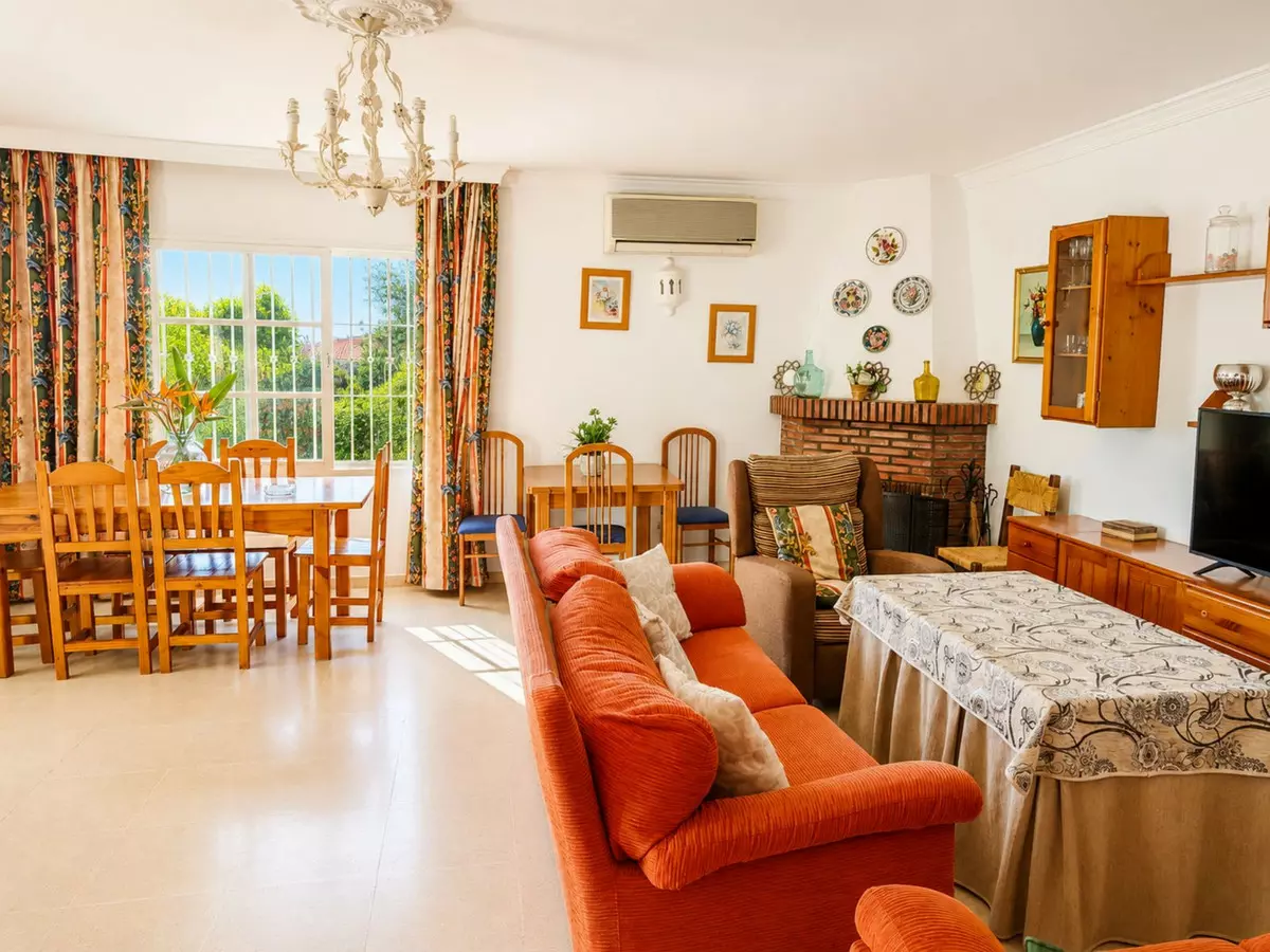 6-bedroom Country House In Estepona, Spain (206 M²)