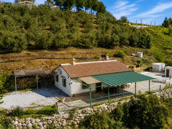 3-bedroom Villa In Cómpeta, Spain (94 M²)
