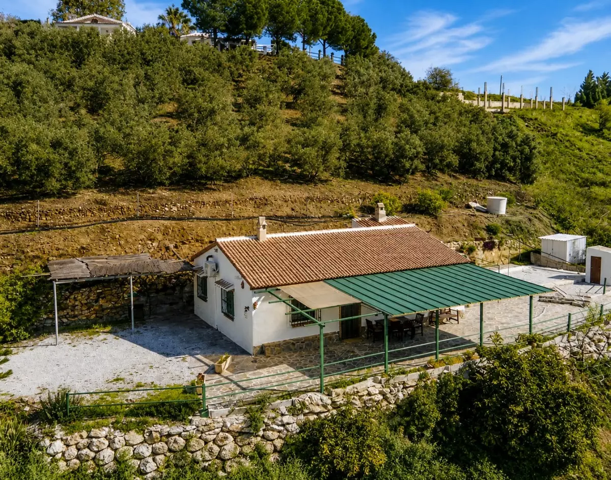 3-bedroom Villa In Cómpeta, Spain (94 M²)