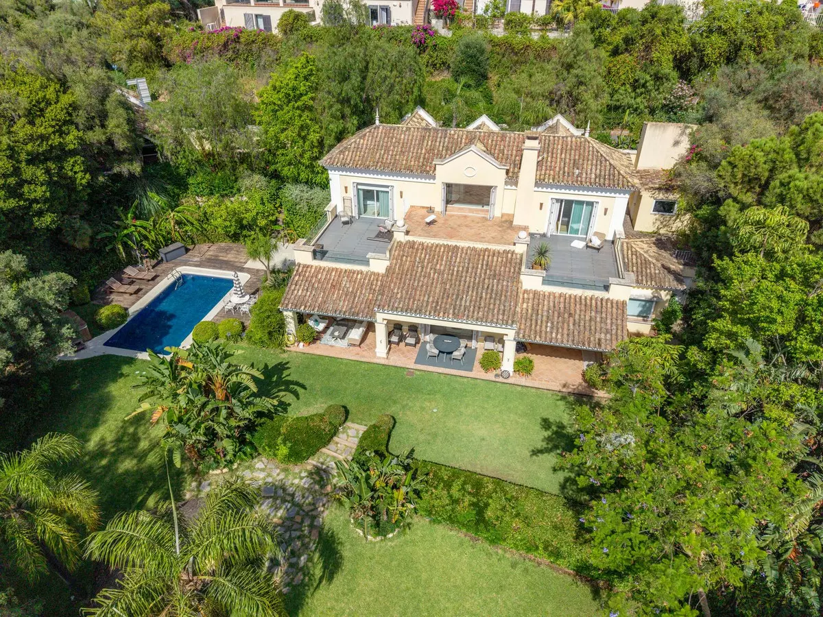3-bedroom Villa In Benahavis, Spain (329 M²)
