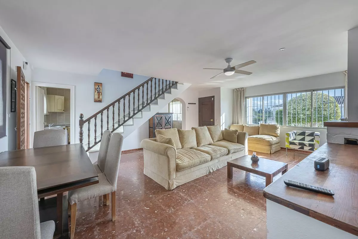 3-bedroom Villa In Estepona, Spain (263 M²)