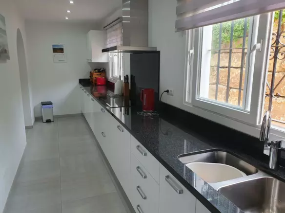 2-bedroom Apartment In Estepona, Spain (116 M²)