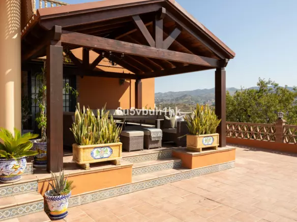 5-bedroom Country House In Almogía, Spain (468 M²)