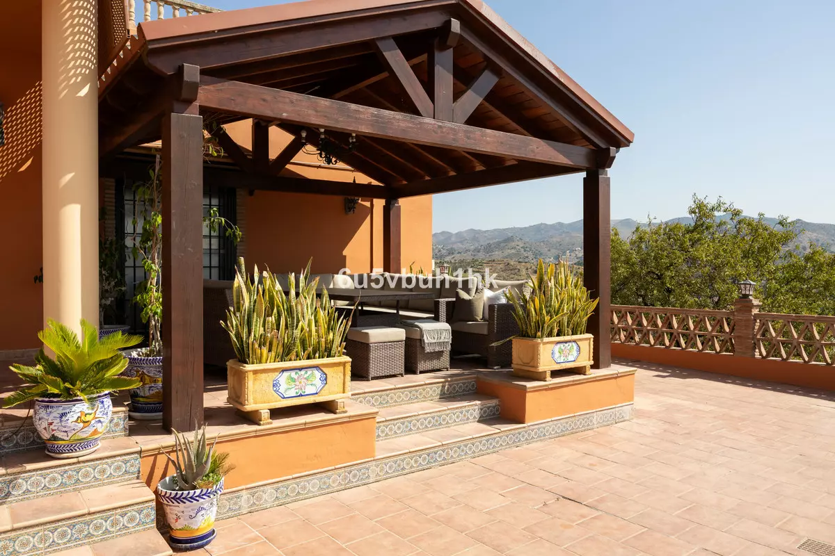 5-bedroom Country House In Almogía, Spain (468 M²)