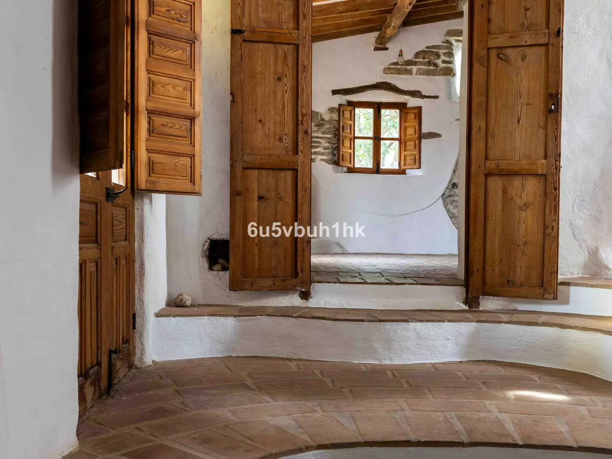 31-bedroom Town House In La Viñuela, Spain (1.618 M²)