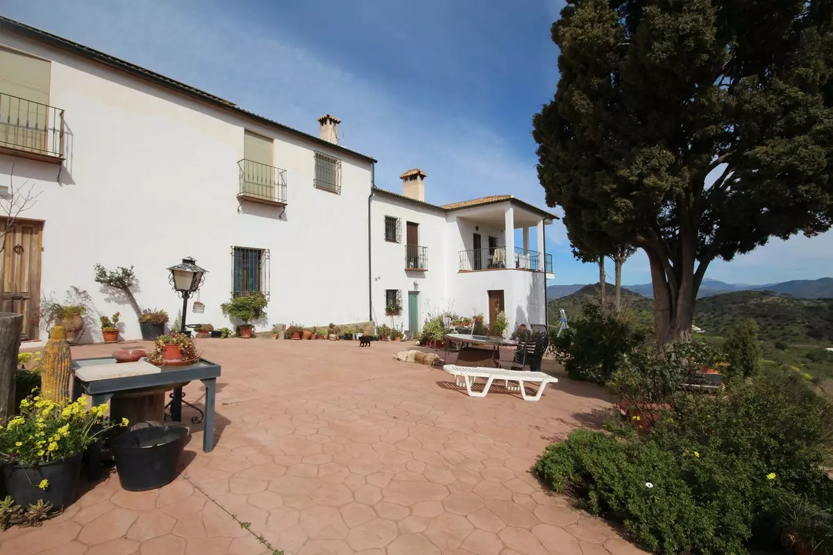 20-bedroom Country House In Almogía, Spain (866 M²)