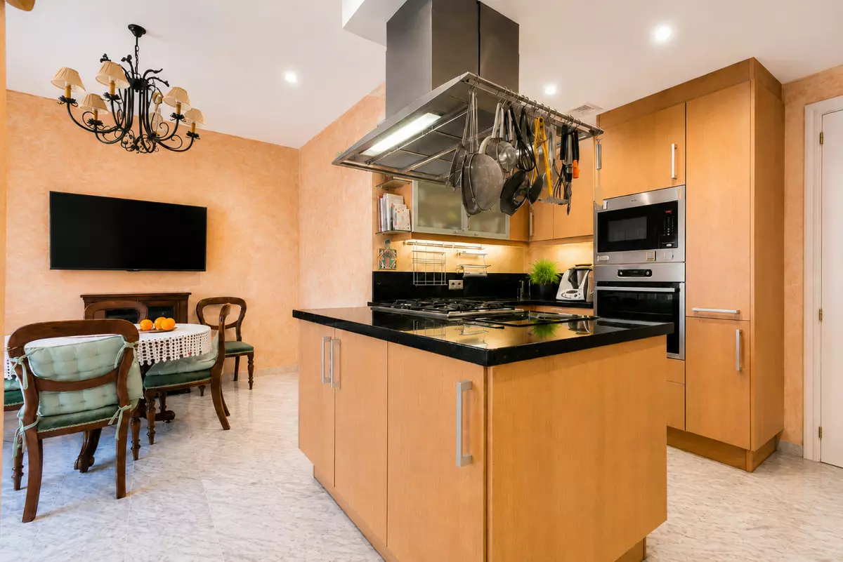 4-bedroom Apartment In Marbella, Spain (286 M²)