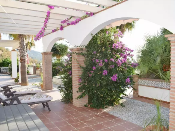 3-bedroom Villa In Cómpeta, Spain (180 M²)