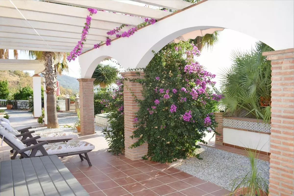 3-bedroom Villa In Cómpeta, Spain (180 M²)