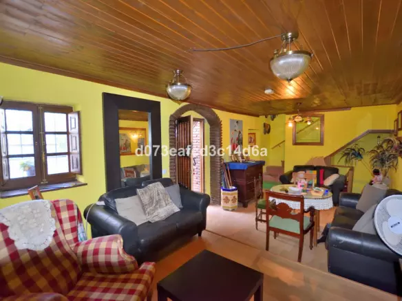 3-bedroom Town House In Parauta, Spain (140 M²)