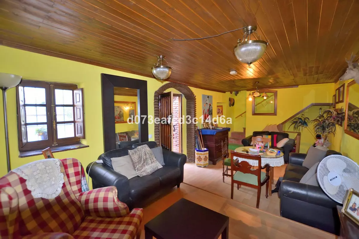 3-bedroom Town House In Parauta, Spain (140 M²)