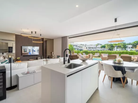 5-bedroom Villa In Marbella, Spain (322 M²)