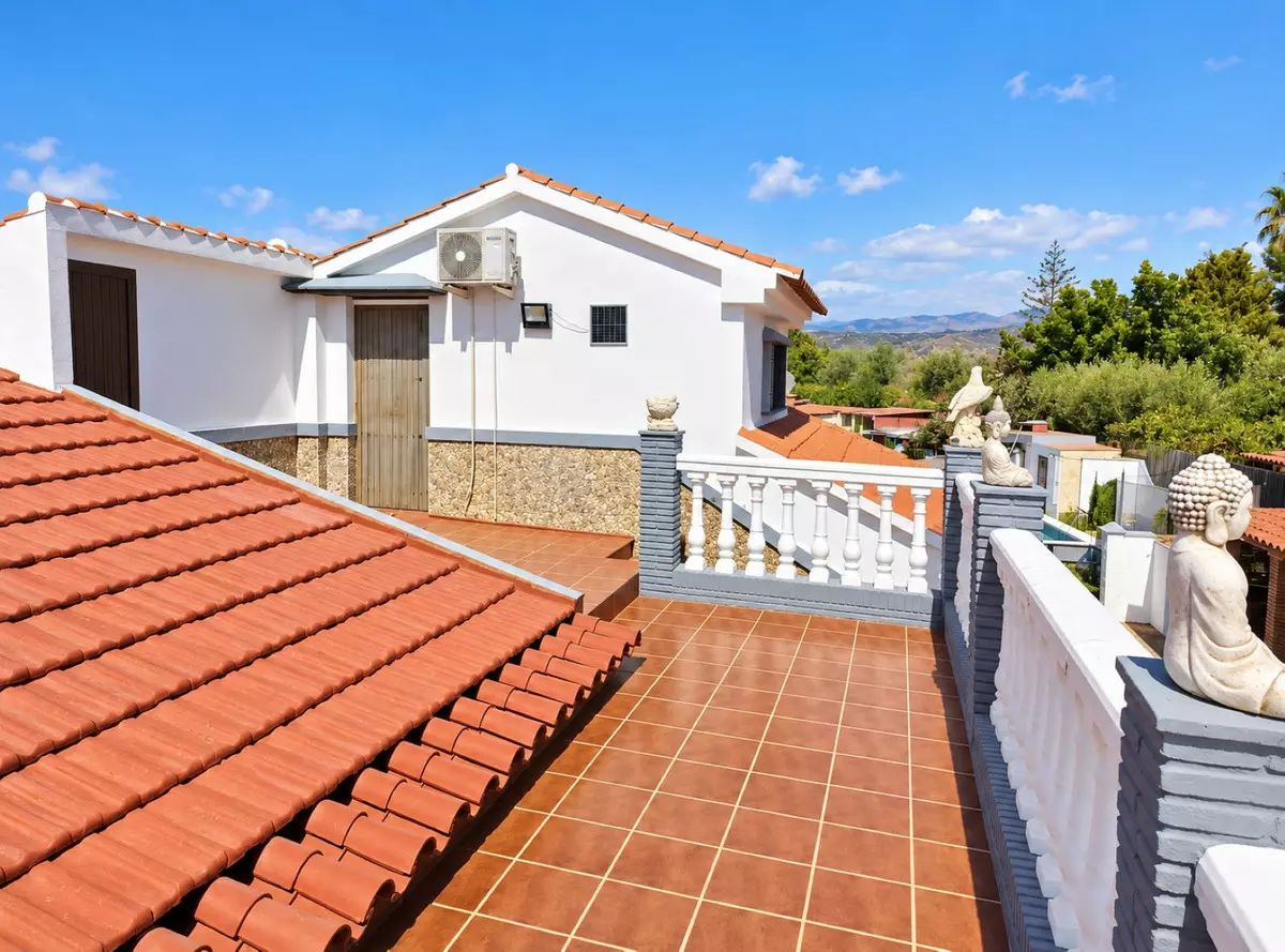 5-bedroom Villa In Cártama, Spain (230 M²)