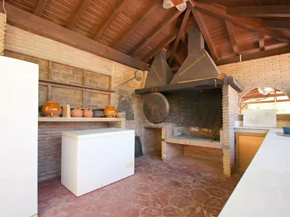 5-bedroom Country House In Guaro, Spain (277 M²)