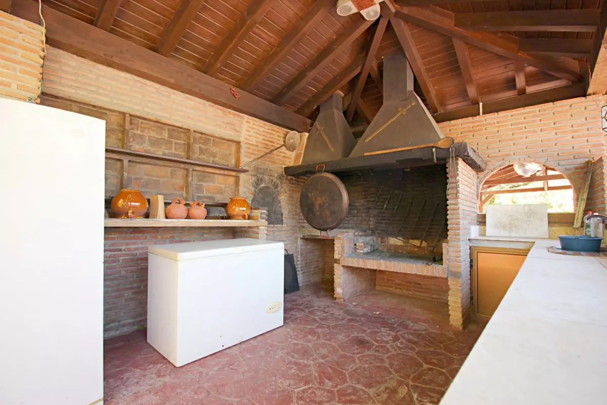5-bedroom Country House In Guaro, Spain (277 M²)