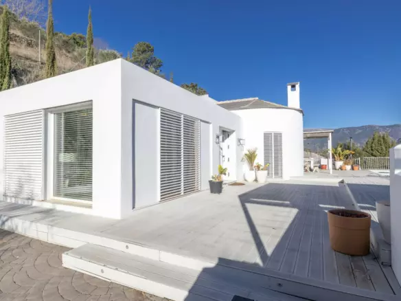 4-bedroom Villa In Cómpeta, Spain (226 M²)