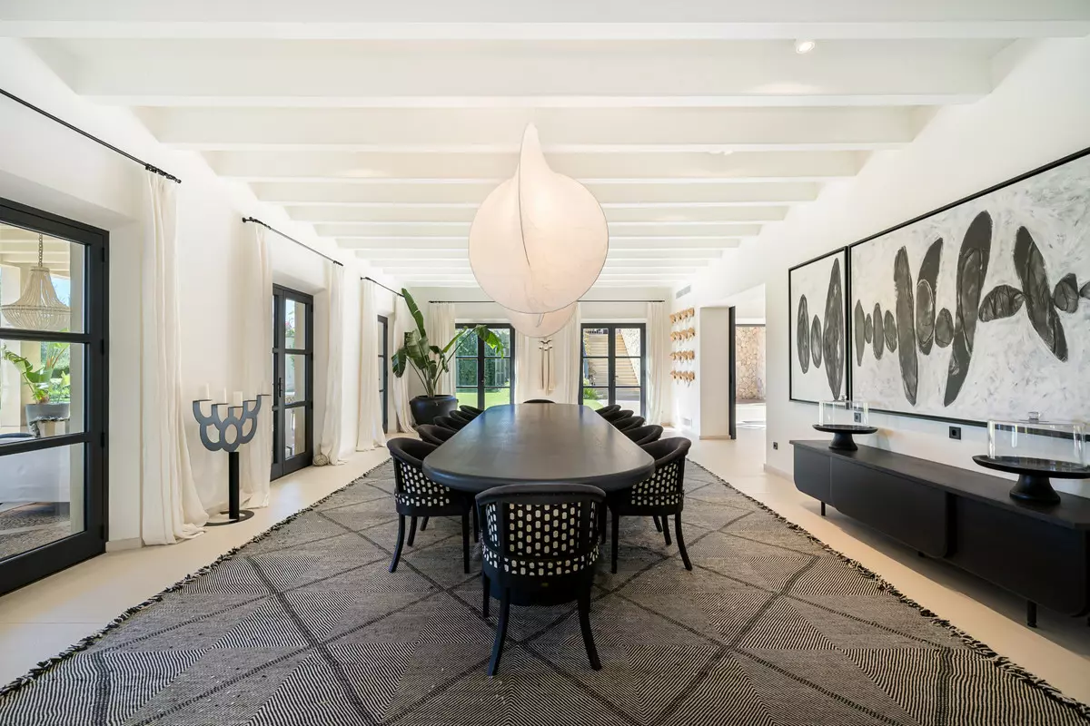 5-bedroom Villa In Santa Maria Del Camí, Spain (670 M²)