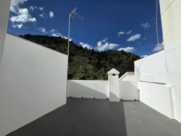 4-bedroom Town House In Tolox, Spain (226 M²)