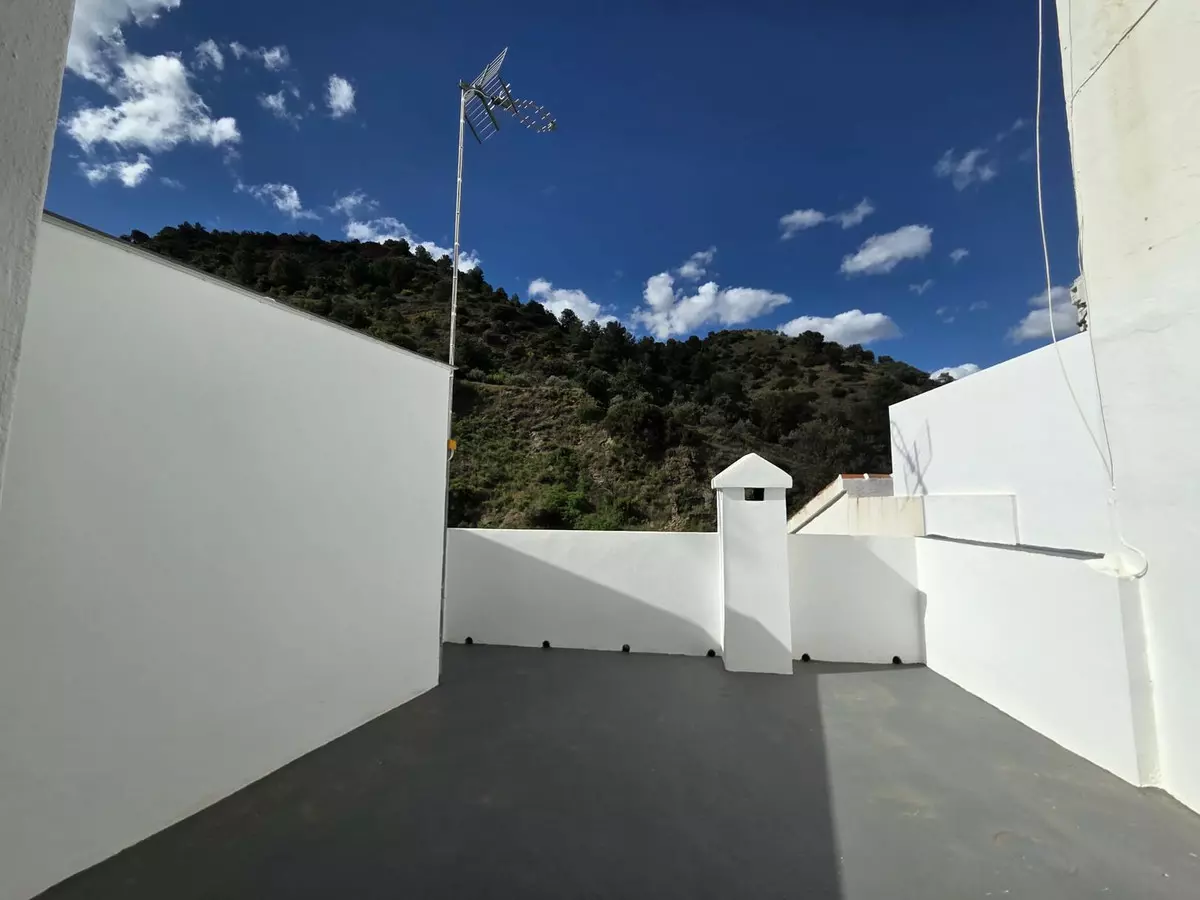 4-bedroom Town House In Tolox, Spain (226 M²)