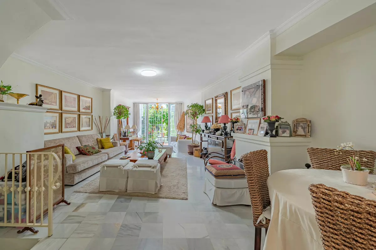 3-bedroom Town House In Marbella, Spain (184 M²)