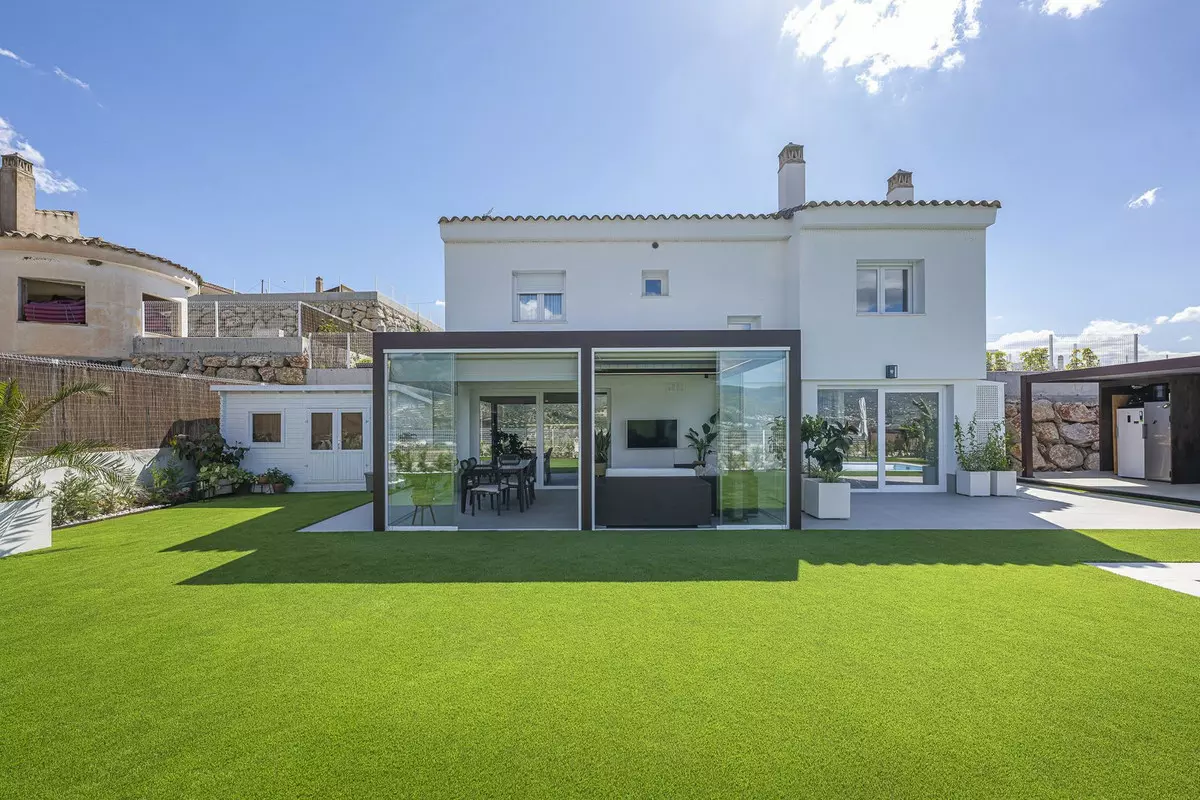 3-bedroom Villa In La Viñuela, Spain (203 M²)