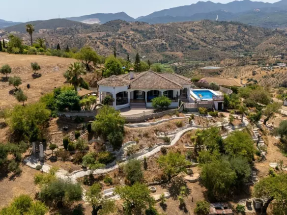 3-bedroom Country House In Guaro, Spain (216 M²)