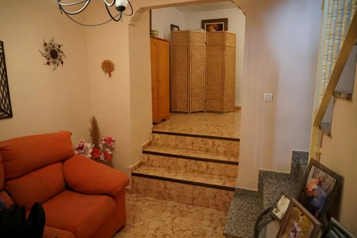 4-bedroom Villa In Cómpeta, Spain (92 M²)