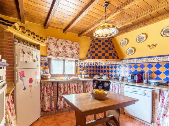 3-bedroom Country House In Cortes De La Frontera, Spain (246 M²)