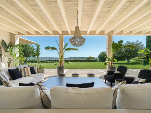 5-bedroom Villa In Santa Maria Del Camí, Spain (670 M²)