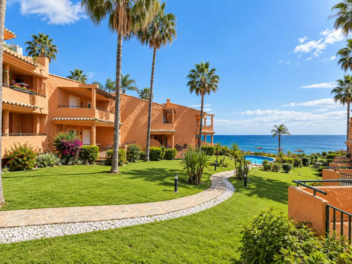 3-bedroom Apartment In Estepona, Spain (95 M²)