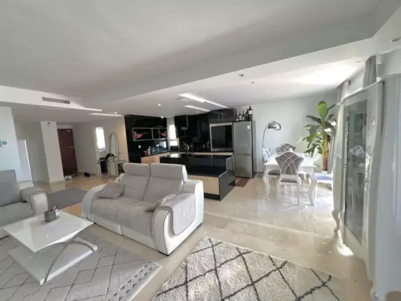 3-bedroom Apartment In Marbella, Spain (205 M²)