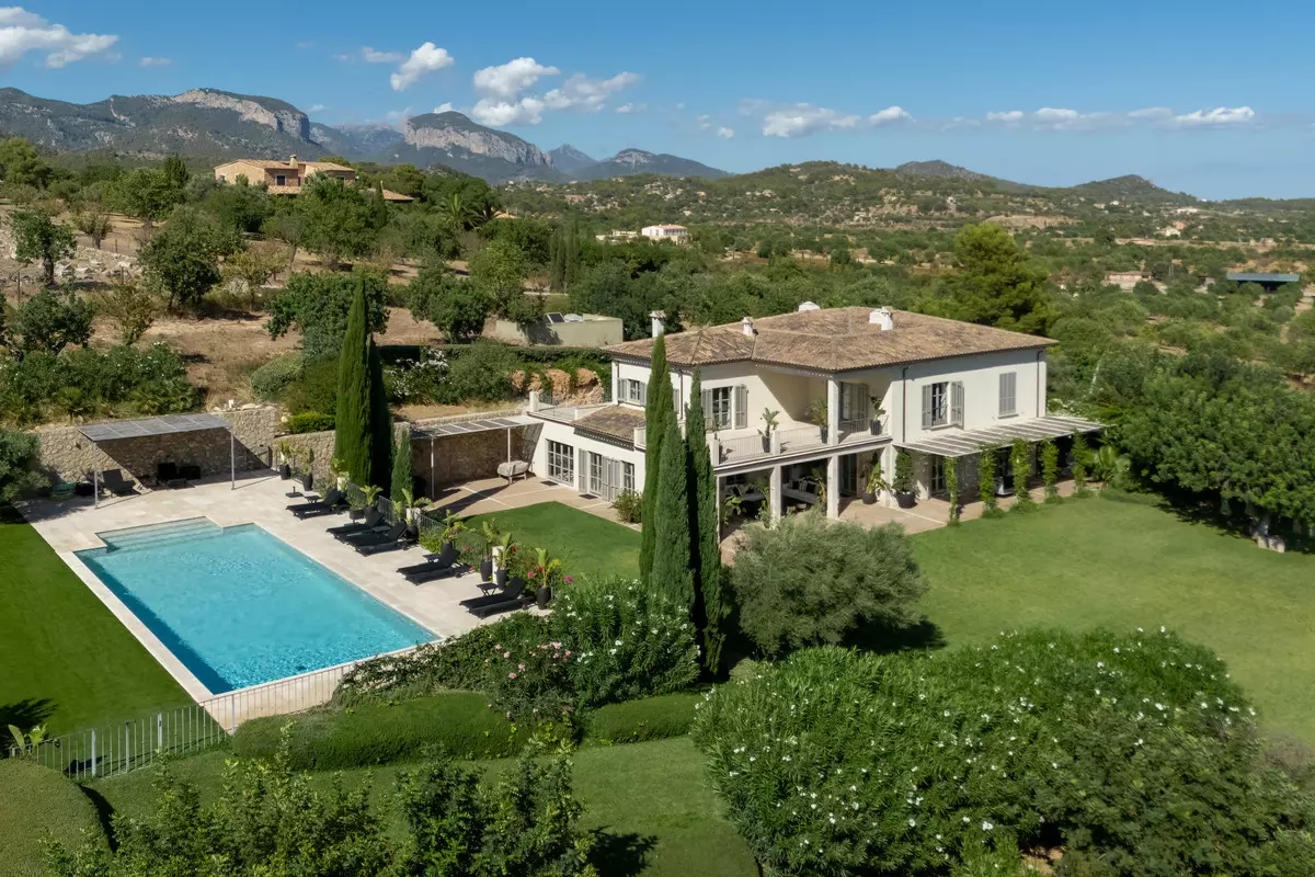 5-bedroom Villa In Santa Maria Del Camí, Spain (670 M²)