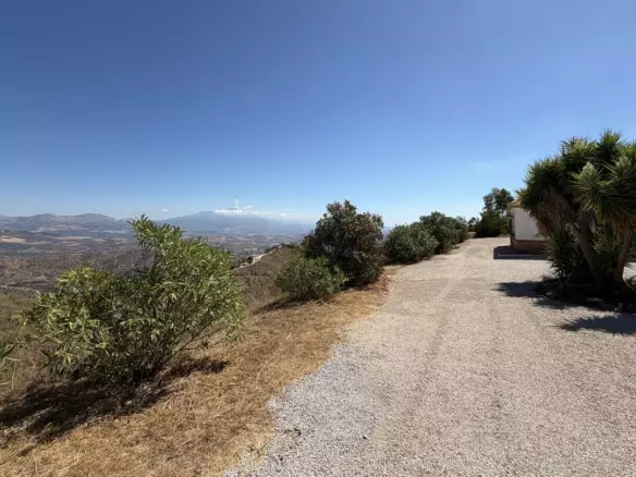 3-bedroom Villa In Colmenar, Spain (161 M²)