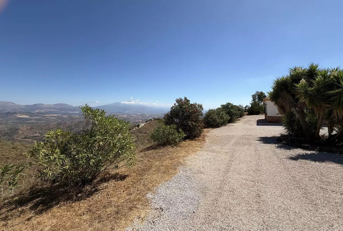 3-bedroom Villa In Colmenar, Spain (161 M²)