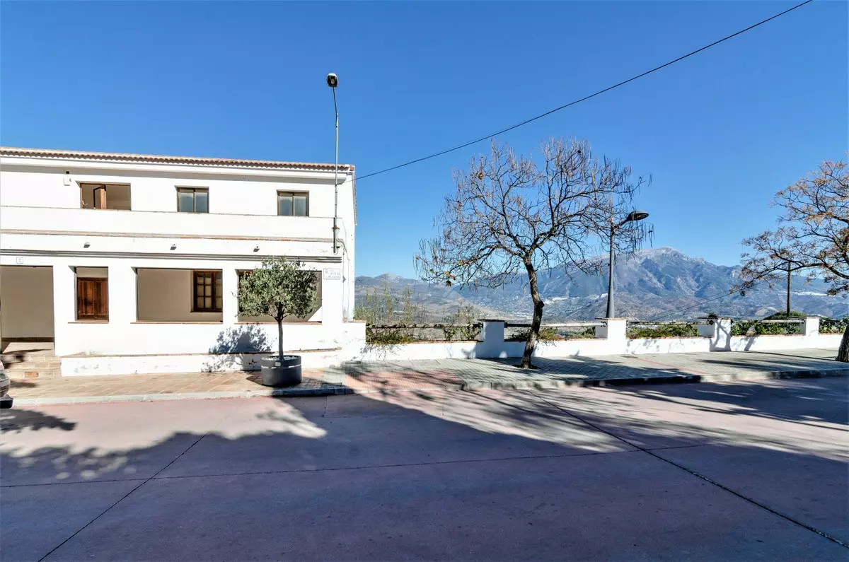 12-bedroom Villa In La Viñuela, Spain (786 M²)