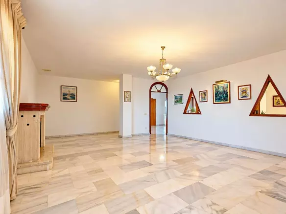 7-bedroom Villa In Benalmádena, Spain (300 M²)
