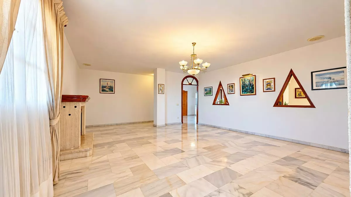 7-bedroom Villa In Benalmádena, Spain (300 M²)