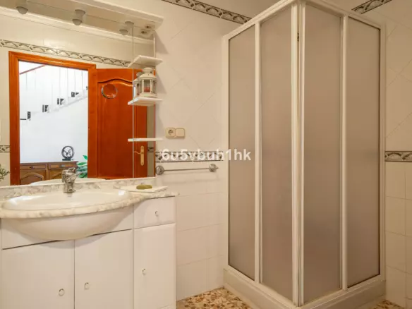 5-bedroom Town House In Tolox, Spain (177 M²)