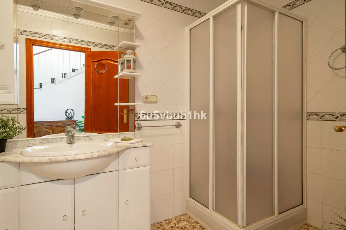 5-bedroom Town House In Tolox, Spain (177 M²)