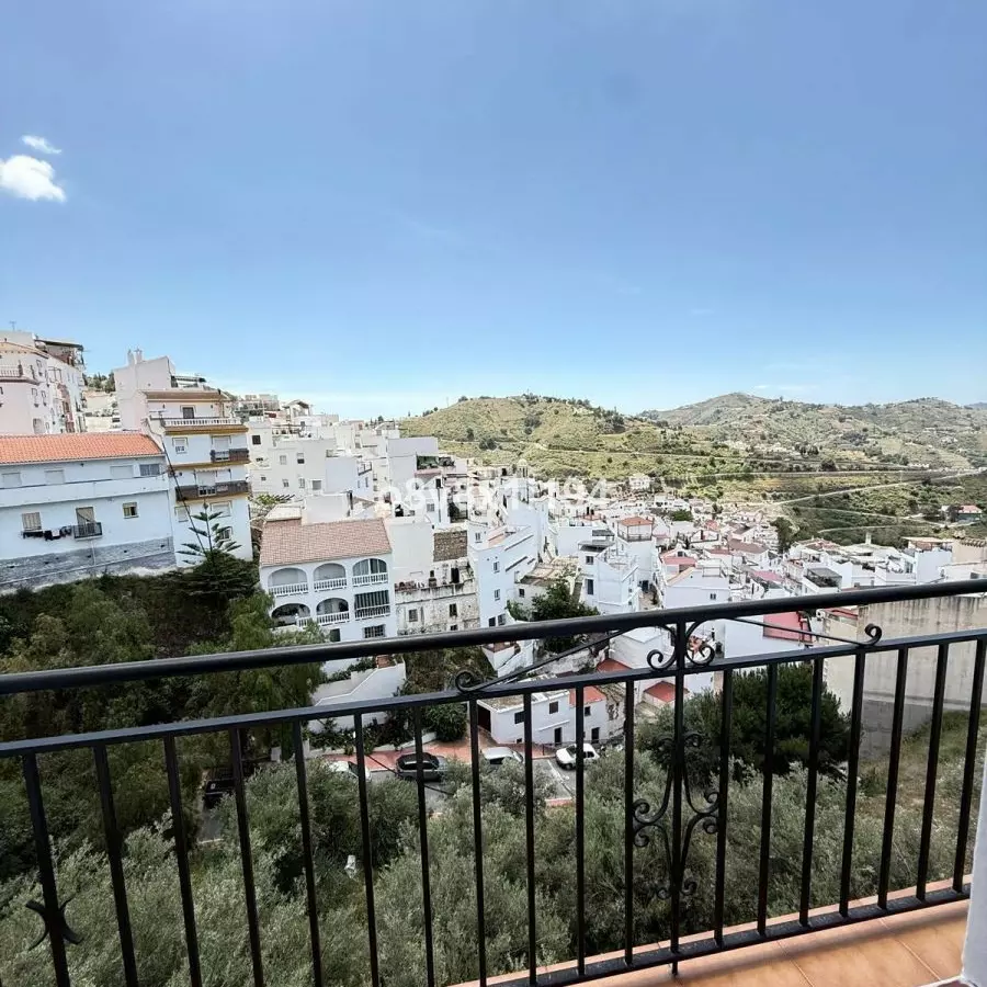 4-bedroom Villa In Cómpeta, Spain (507 M²)
