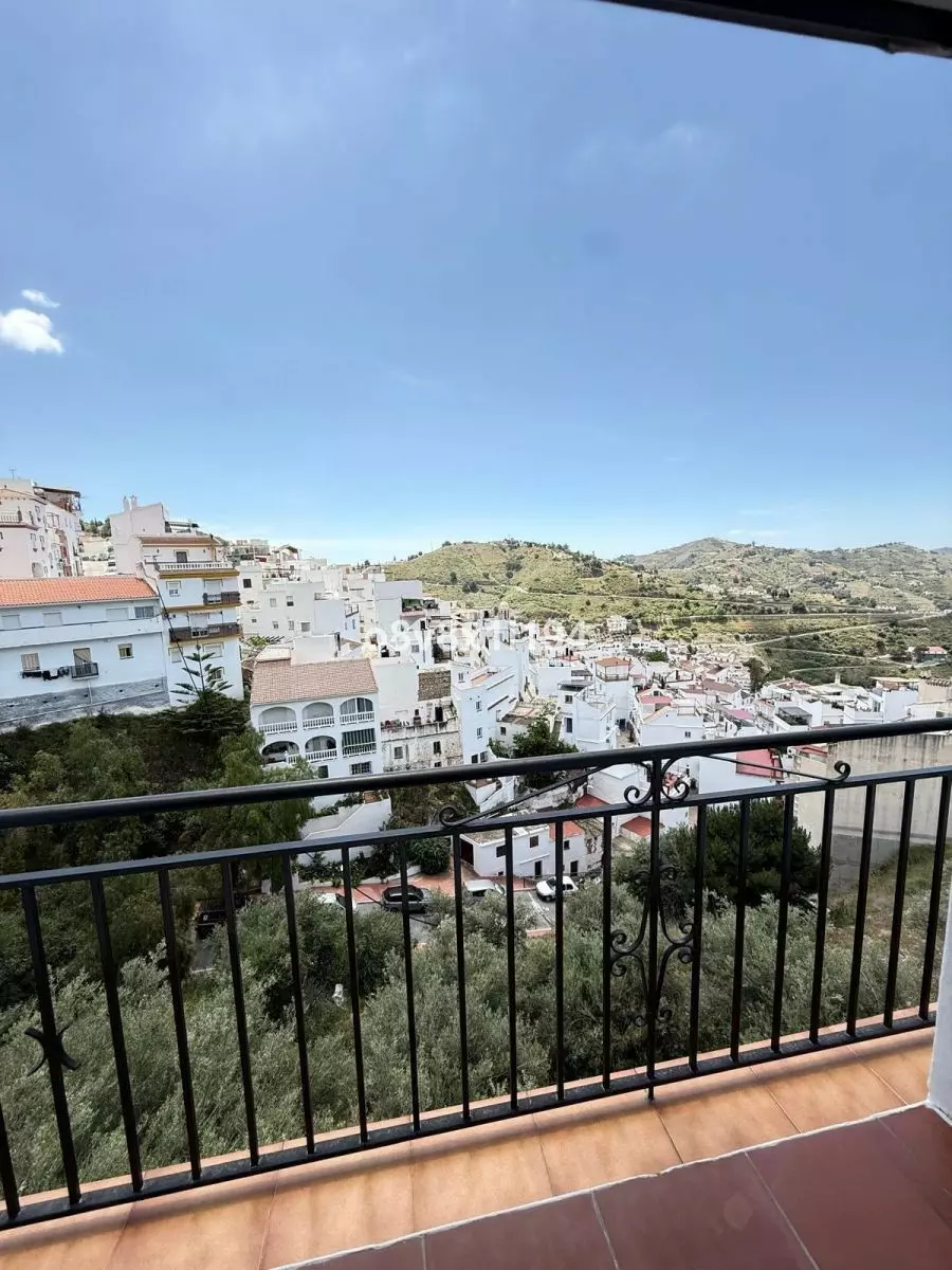 4-bedroom Villa In Cómpeta, Spain (507 M²)