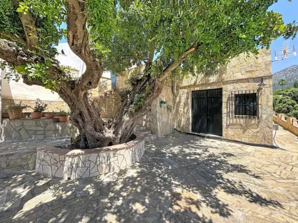 3-bedroom Villa In Canillas De Aceituno, Spain (213 M²)