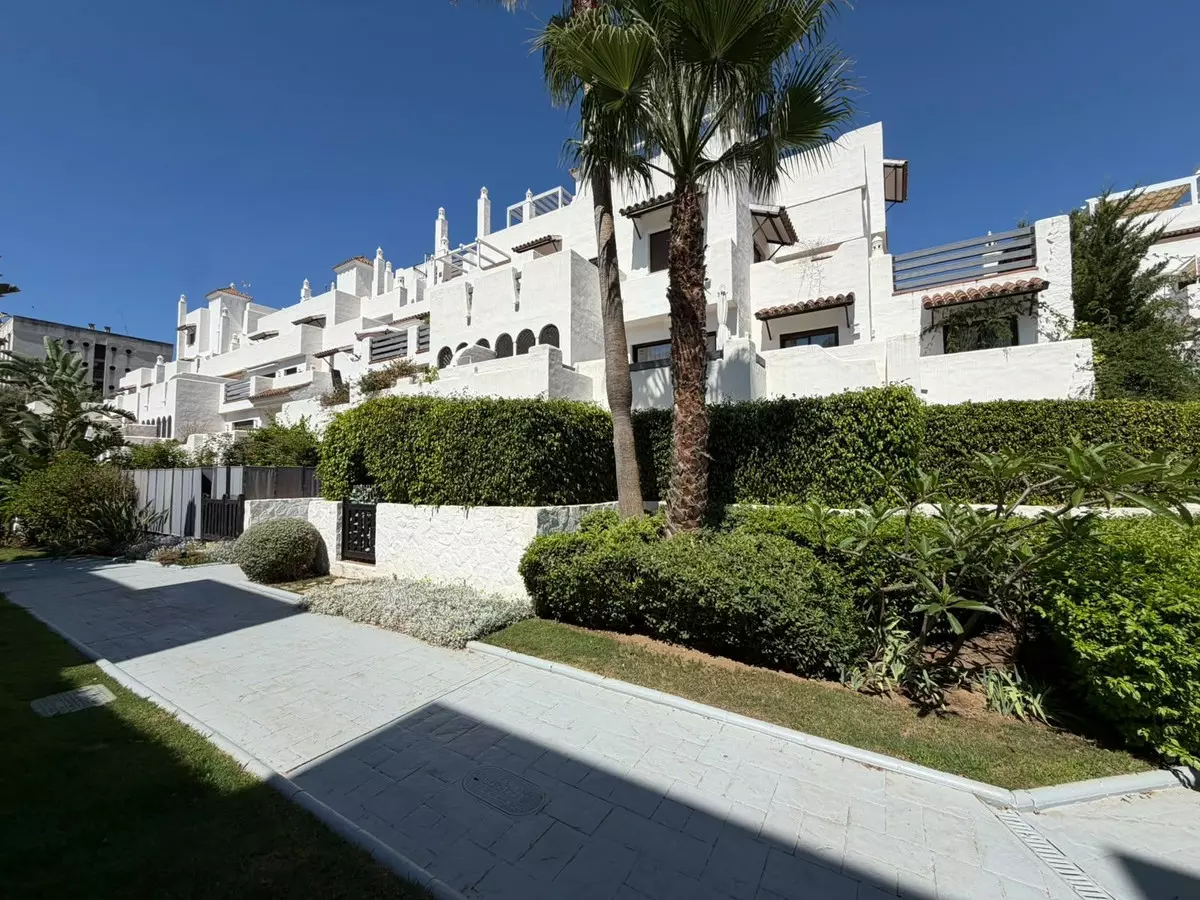 2-bedroom Apartment In Estepona, Spain (97 M²)
