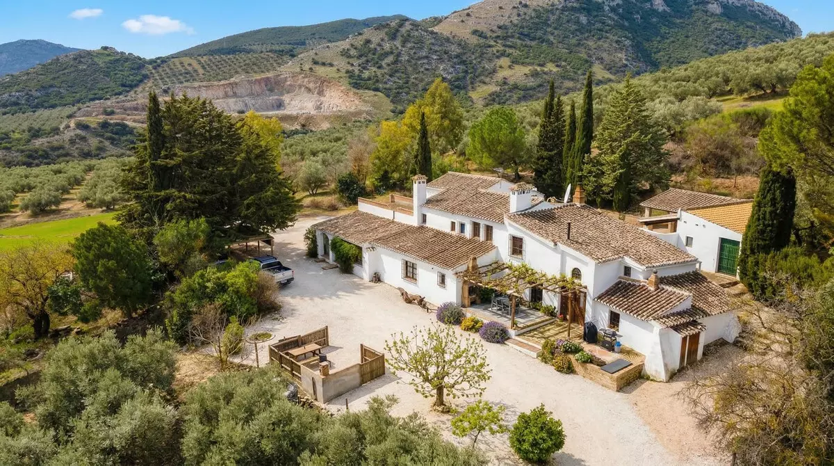 9-bedroom Country House In Villanueva Del Rosario, Spain (738 M²)