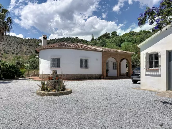 3-bedroom Villa In Canillas De Albaida, Spain (135 M²)