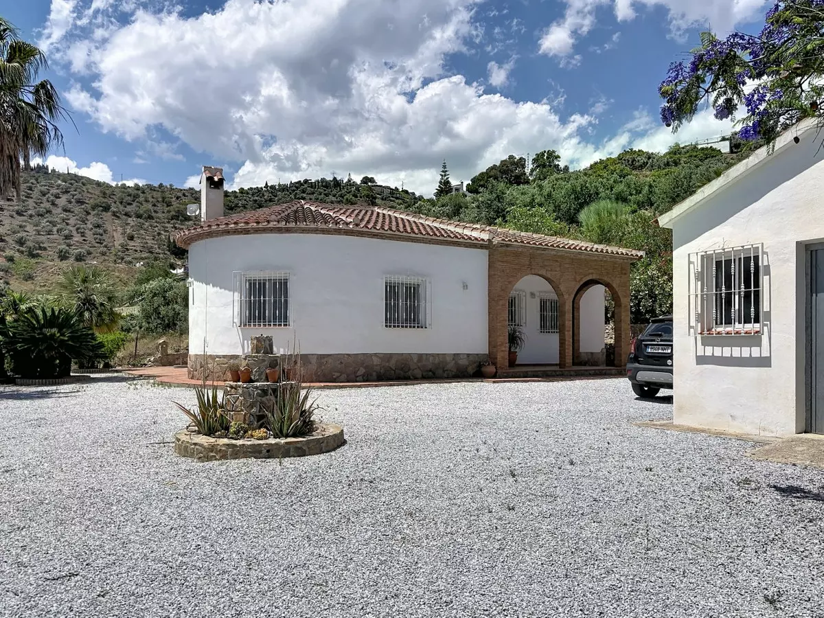 3-bedroom Villa In Canillas De Albaida, Spain (135 M²)