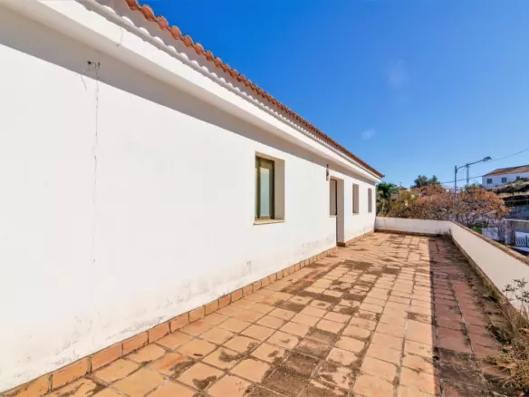 12-bedroom Villa In La Viñuela, Spain (786 M²)