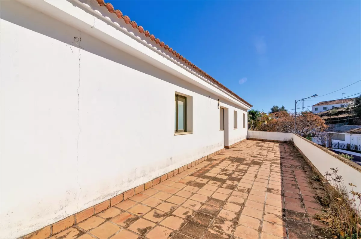 12-bedroom Villa In La Viñuela, Spain (786 M²)